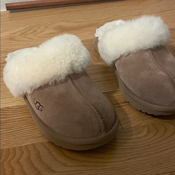 UGG Kids' Brown and Cream Slippers Disquette
